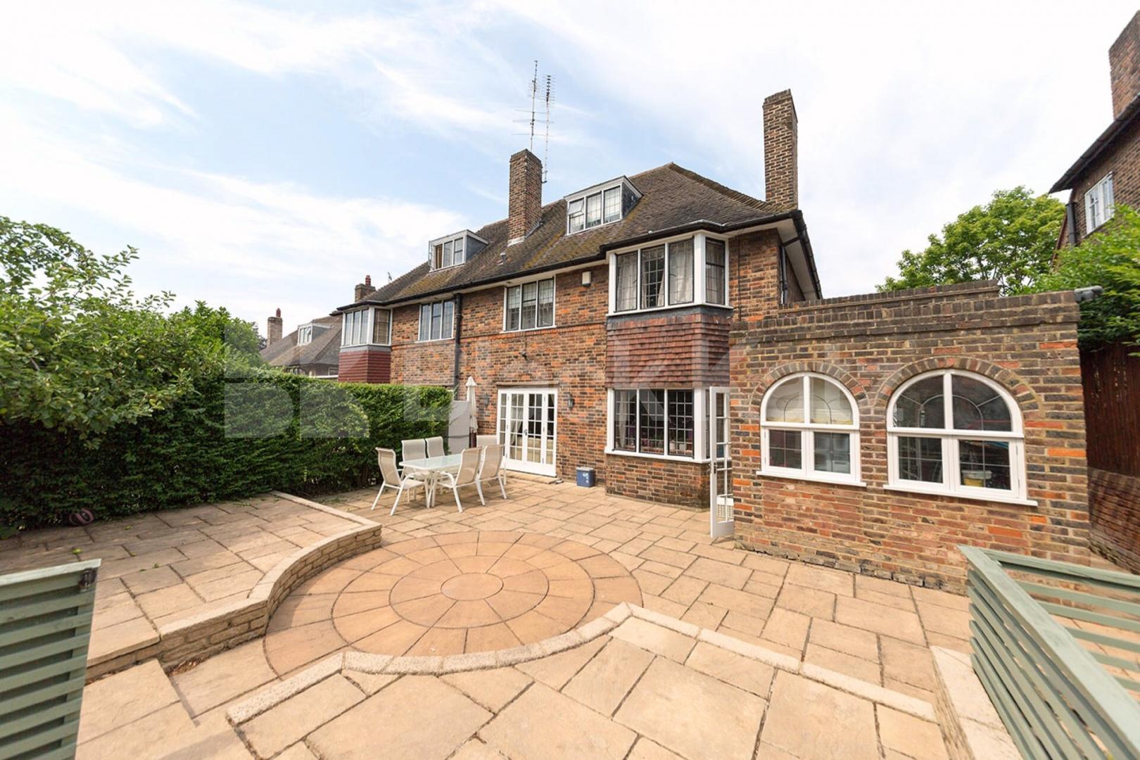 A Beautiful double receptioned 4 bedroom house in the hampstead suburbs Brim Hill, Hampstead Garden Suburb 